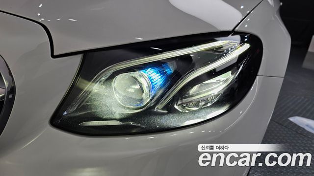 Mercedes-Benz E-Class E300 4MATIC Avnatgarde