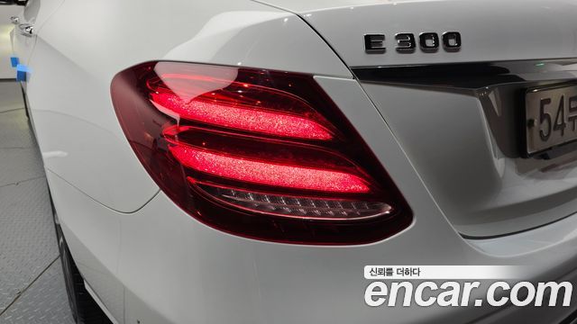 Mercedes-Benz E-Class E300 4MATIC Avnatgarde