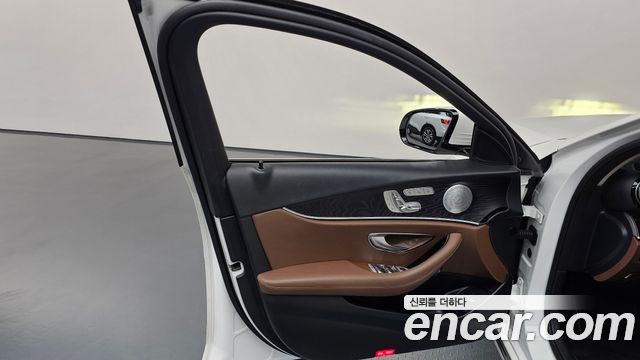 Mercedes-Benz E-Class E300 4MATIC Avnatgarde
