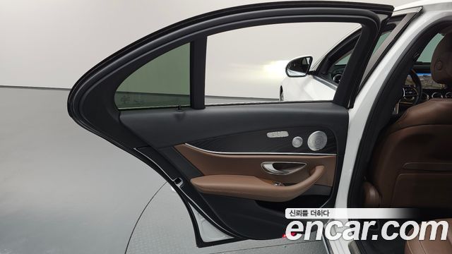 Mercedes-Benz E-Class E300 4MATIC Avnatgarde