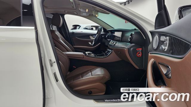 Mercedes-Benz E-Class E300 4MATIC Avnatgarde
