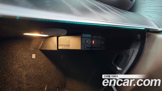 Mercedes-Benz E-Class E300 4MATIC Avnatgarde