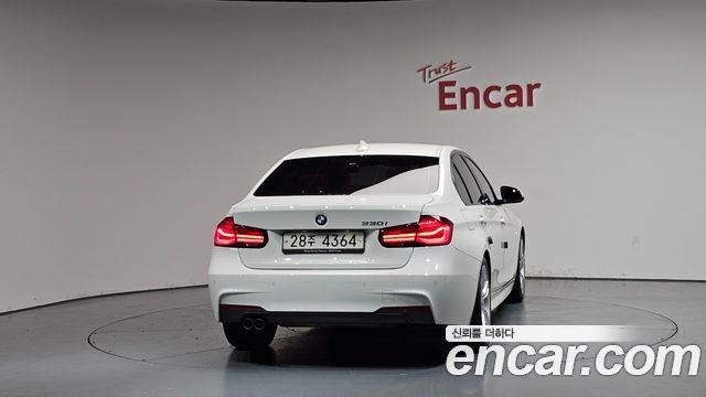 BMW 3-Series 330i M Sport Shadow