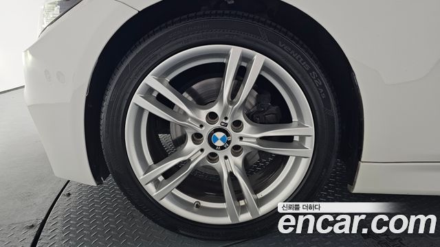 BMW 3-Series 330i M Sport Shadow