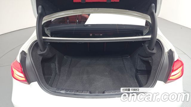 BMW 3-Series 330i M Sport Shadow