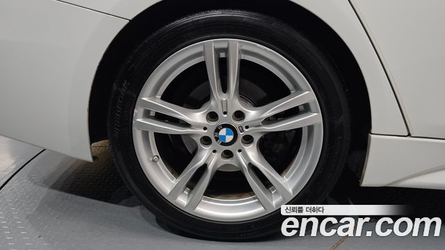 BMW 3-Series 330i M Sport Shadow