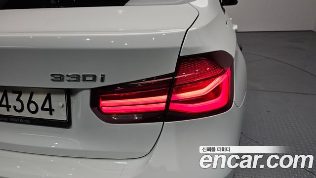 BMW 3-Series 330i M Sport Shadow
