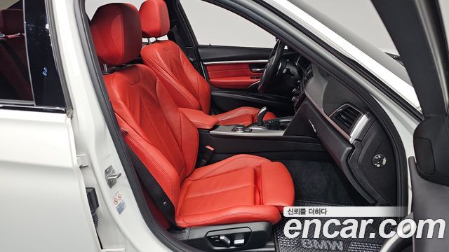 BMW 3-Series 330i M Sport Shadow