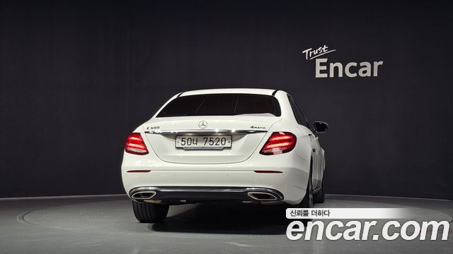 Mercedes-Benz E-Class E300 4MATIC Avnatgarde