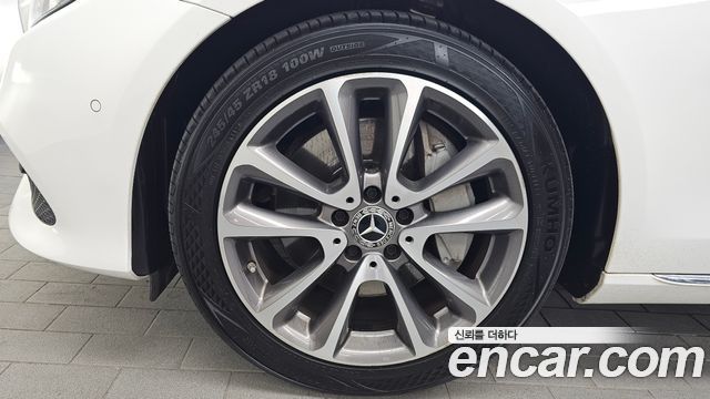 Mercedes-Benz E-Class E300 4MATIC Avnatgarde