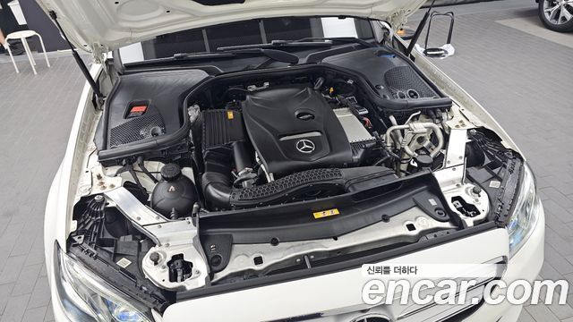 Mercedes-Benz E-Class E300 4MATIC Avnatgarde