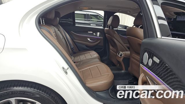 Mercedes-Benz E-Class E300 4MATIC Avnatgarde