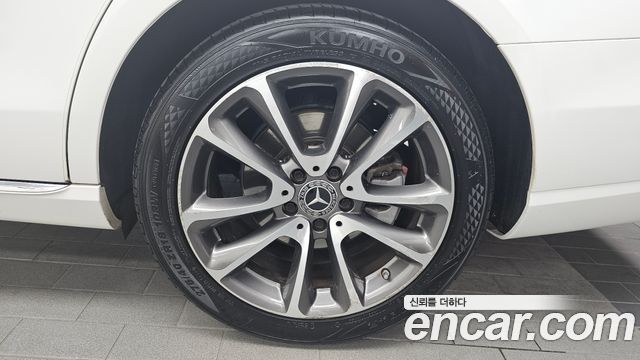 Mercedes-Benz E-Class E300 4MATIC Avnatgarde