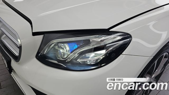 Mercedes-Benz E-Class E300 4MATIC Avnatgarde