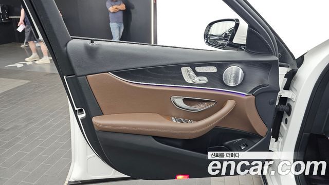 Mercedes-Benz E-Class E300 4MATIC Avnatgarde