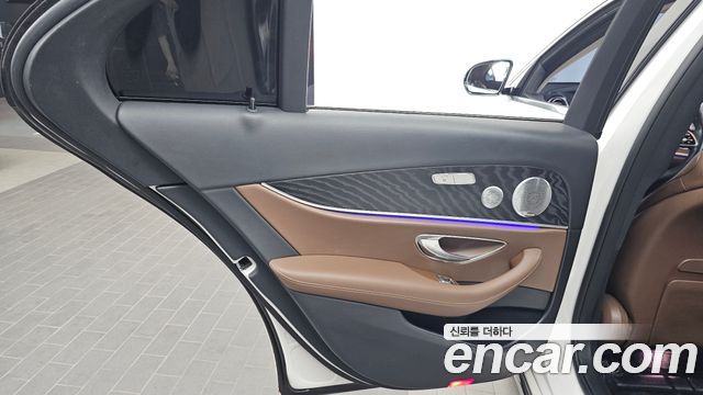 Mercedes-Benz E-Class E300 4MATIC Avnatgarde