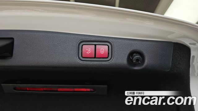 Mercedes-Benz E-Class E300 4MATIC Avnatgarde