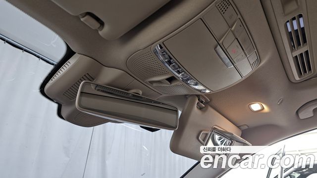 Mercedes-Benz E-Class E300 4MATIC Avnatgarde