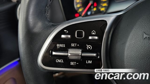 Mercedes-Benz E-Class E300 4MATIC Avnatgarde