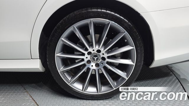 Mercedes-Benz E-Class E350 4MATIC AMG Line