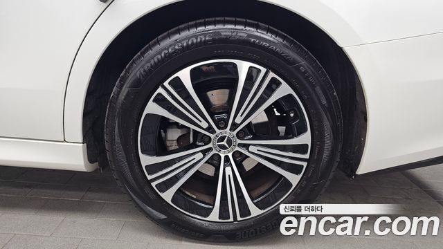 Mercedes-Benz E-Class E200 Avantgarde