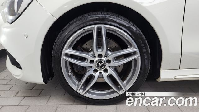 Mercedes-Benz CLA-Class CLA220 AMG Line
