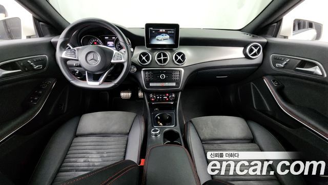 Mercedes-Benz CLA-Class CLA220 AMG Line