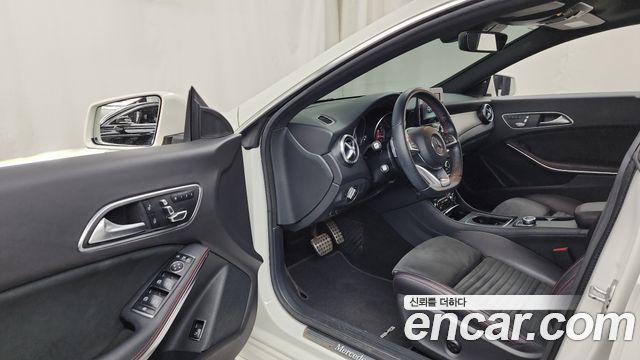 Mercedes-Benz CLA-Class CLA220 AMG Line