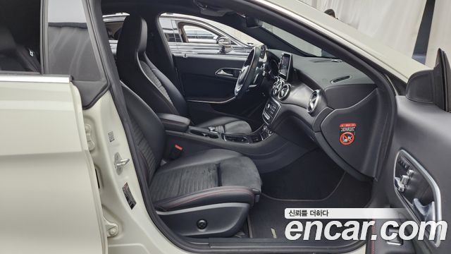 Mercedes-Benz CLA-Class CLA220 AMG Line