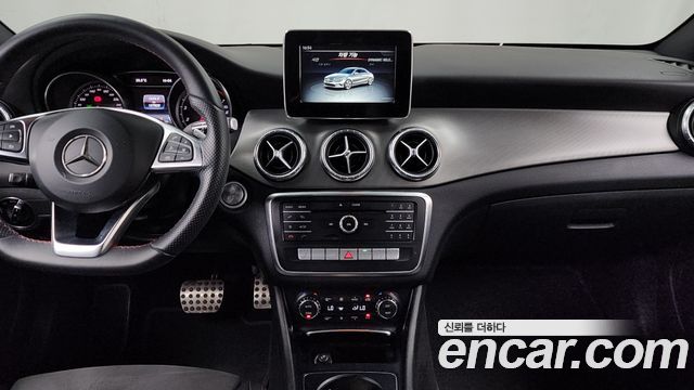 Mercedes-Benz CLA-Class CLA220 AMG Line