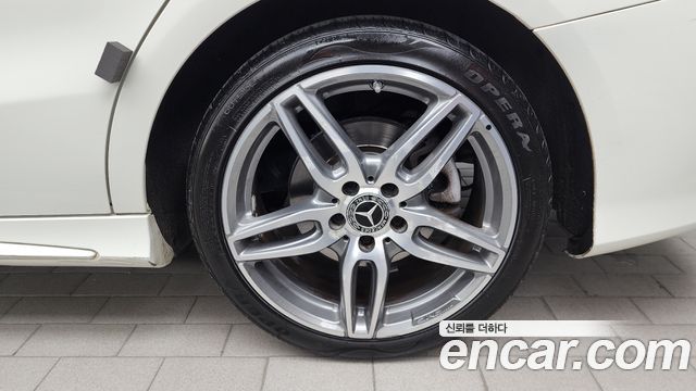 Mercedes-Benz CLA-Class CLA220 AMG Line