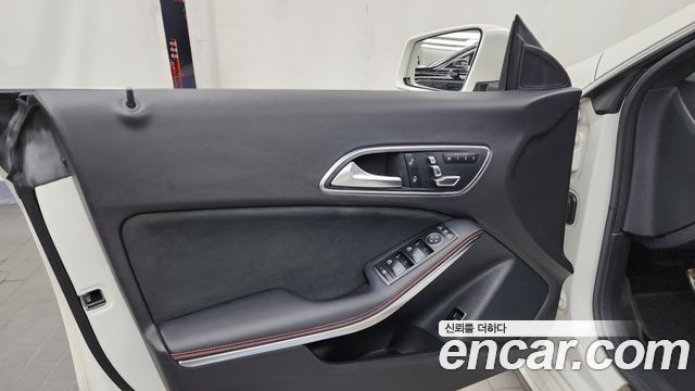 Mercedes-Benz CLA-Class CLA220 AMG Line