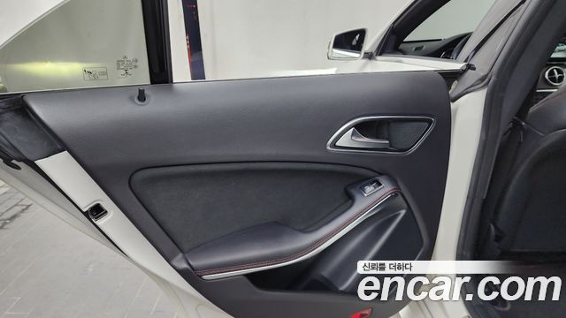 Mercedes-Benz CLA-Class CLA220 AMG Line