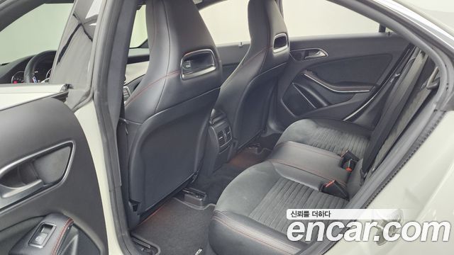 Mercedes-Benz CLA-Class CLA220 AMG Line