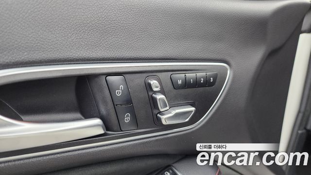 Mercedes-Benz CLA-Class CLA220 AMG Line