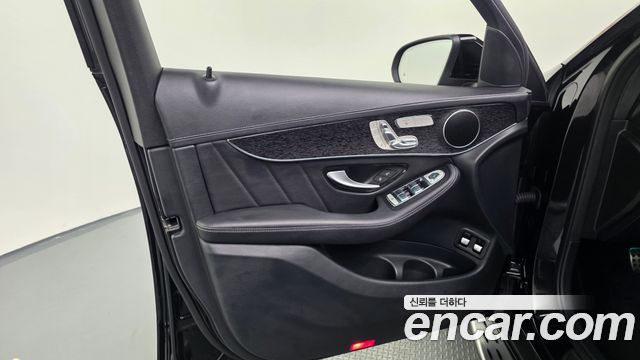 Mercedes-Benz GLC-Class GLC300e 4MATIC Coupe