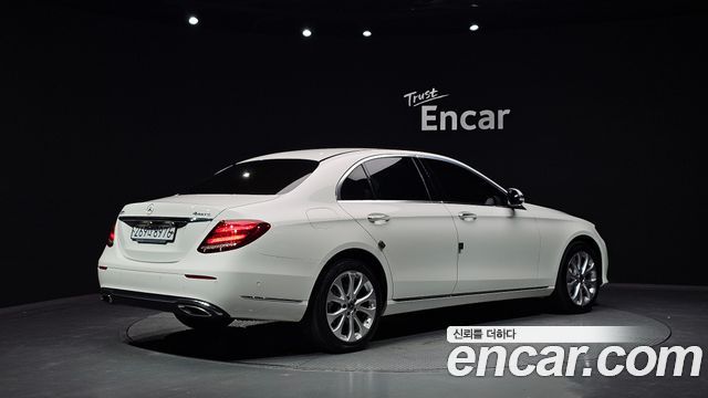 Mercedes-Benz E-Class E300 4MATIC Exclusive