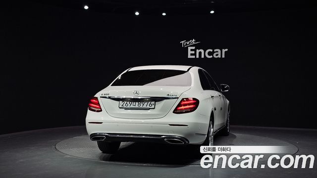Mercedes-Benz E-Class E300 4MATIC Exclusive
