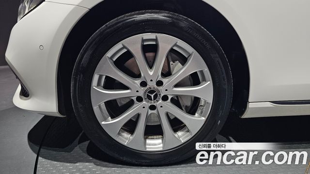 Mercedes-Benz E-Class E300 4MATIC Exclusive