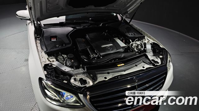 Mercedes-Benz E-Class E300 4MATIC Exclusive