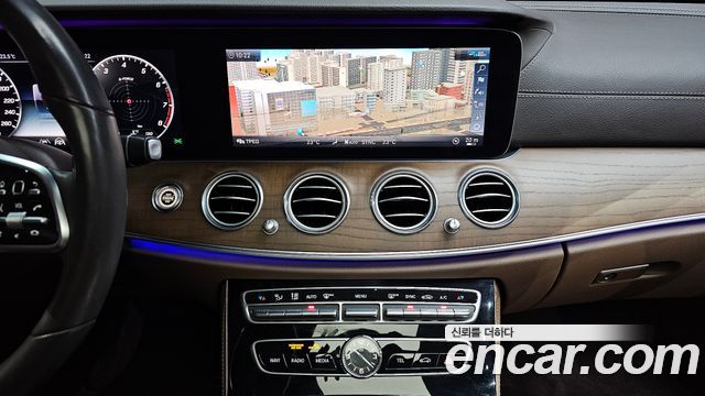 Mercedes-Benz E-Class E300 4MATIC Exclusive