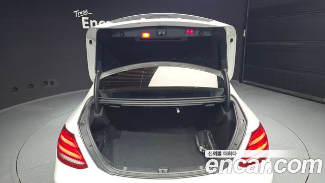 Mercedes-Benz E-Class E300 4MATIC Exclusive