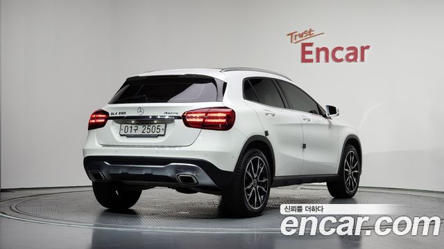 Mercedes-Benz GLA-Class GLA250 4MATIC