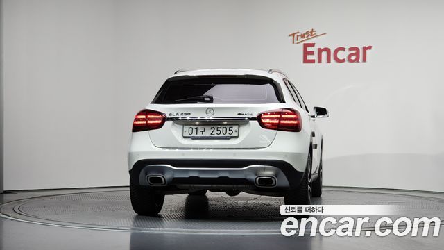 Mercedes-Benz GLA-Class GLA250 4MATIC