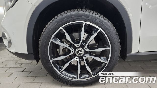 Mercedes-Benz GLA-Class GLA250 4MATIC