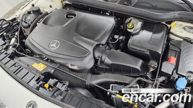 Mercedes-Benz GLA-Class GLA250 4MATIC