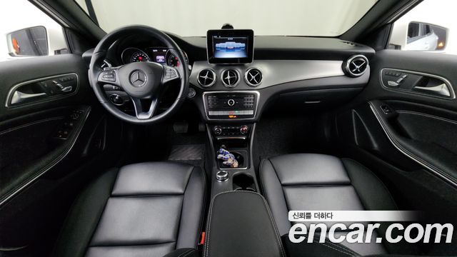 Mercedes-Benz GLA-Class GLA250 4MATIC