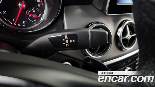 Mercedes-Benz GLA-Class GLA250 4MATIC