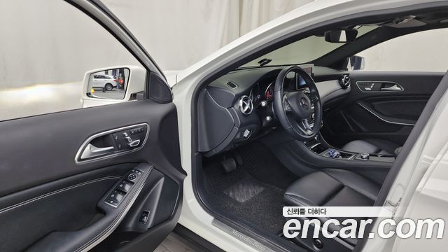 Mercedes-Benz GLA-Class GLA250 4MATIC