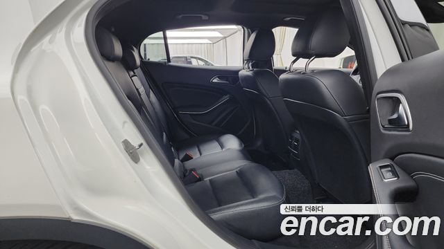 Mercedes-Benz GLA-Class GLA250 4MATIC